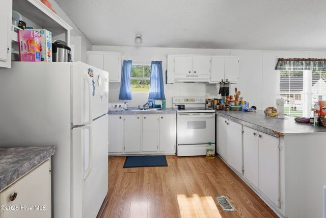 1025 White Lake Drive, Elizabethtown, NC 28337