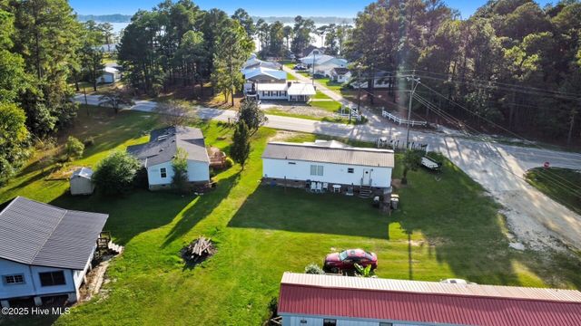 1025 White Lake Drive, Elizabethtown, NC 28337