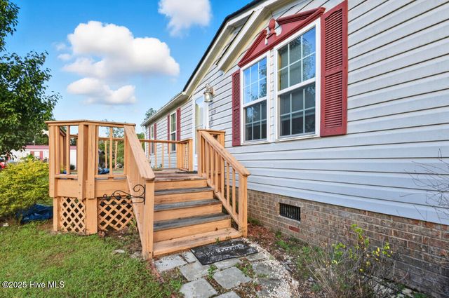 1025 White Lake Drive, Elizabethtown, NC 28337