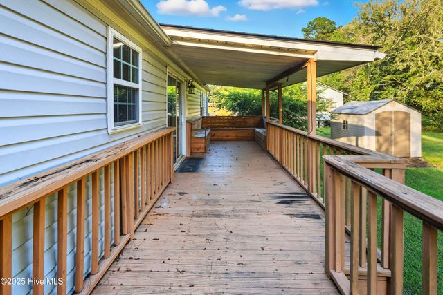 1025 White Lake Drive, Elizabethtown, NC 28337