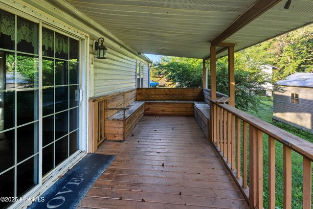 1025 White Lake Drive, Elizabethtown, NC 28337