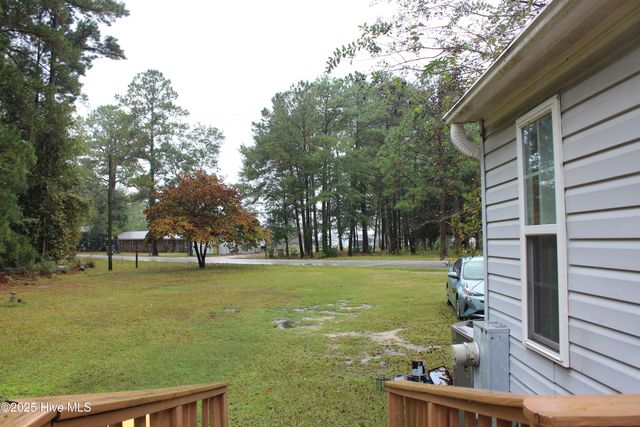 1025 White Lake Drive, Elizabethtown, NC 28337