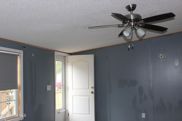 1025 White Lake Drive, Elizabethtown, NC 28337