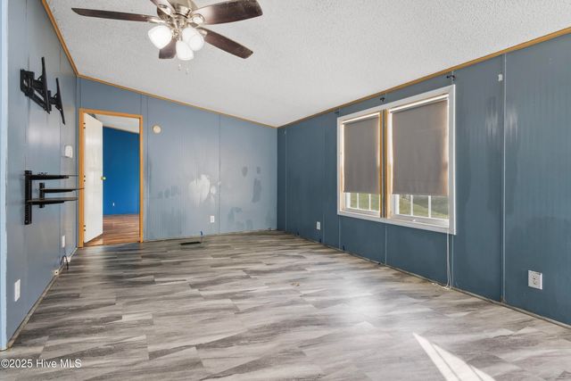 1025 White Lake Drive, Elizabethtown, NC 28337