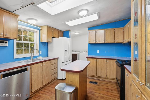 1025 White Lake Drive, Elizabethtown, NC 28337