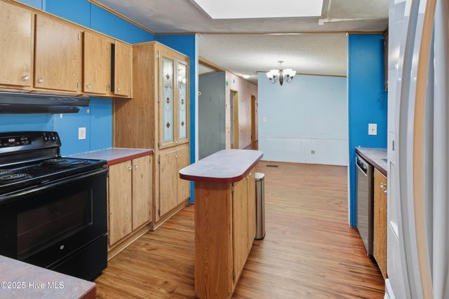 1025 White Lake Drive, Elizabethtown, NC 28337