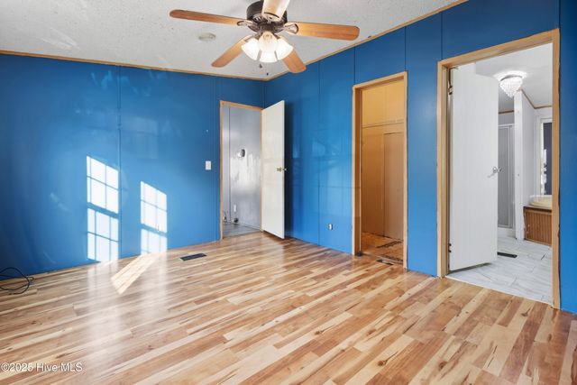 1025 White Lake Drive, Elizabethtown, NC 28337