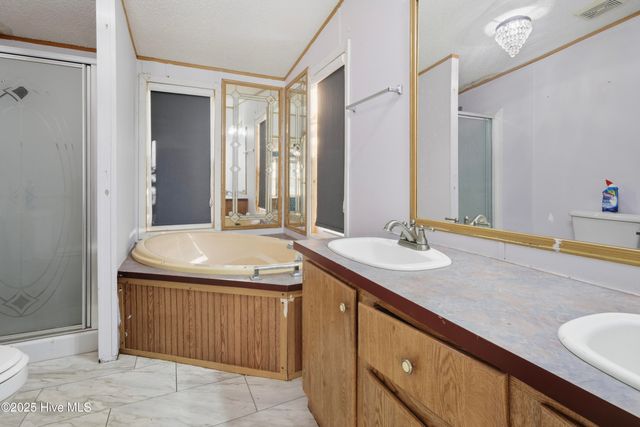 1025 White Lake Drive, Elizabethtown, NC 28337