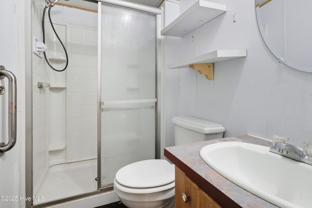 1025 White Lake Drive, Elizabethtown, NC 28337