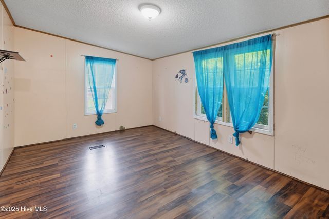 1025 White Lake Drive, Elizabethtown, NC 28337