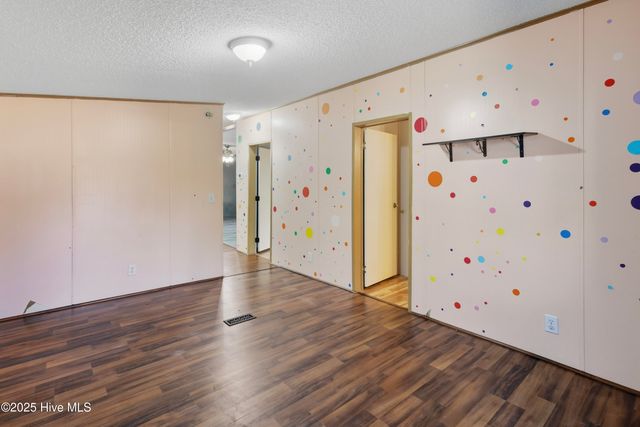 1025 White Lake Drive, Elizabethtown, NC 28337