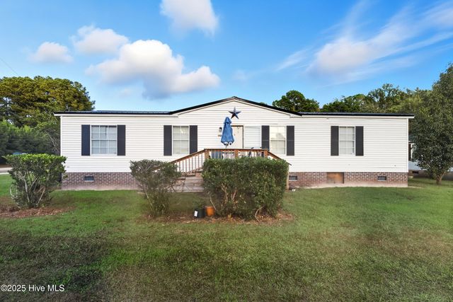 1025 White Lake Drive, Elizabethtown, NC 28337