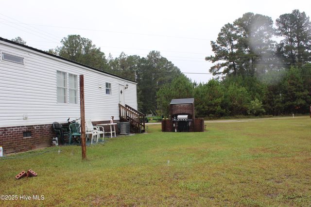 1025 White Lake Drive, Elizabethtown, NC 28337