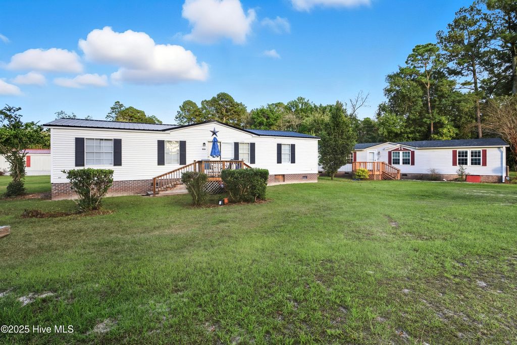 1025 White Lake Drive, Elizabethtown, NC 28337