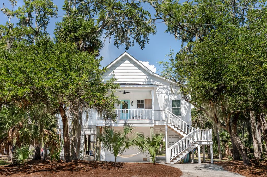 Image 1 of property listing at 211 Jungle Road, Edisto Island, SC 29438