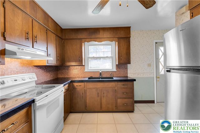 2609 Lynnhurst Drive, Bethlehem City, PA 18017