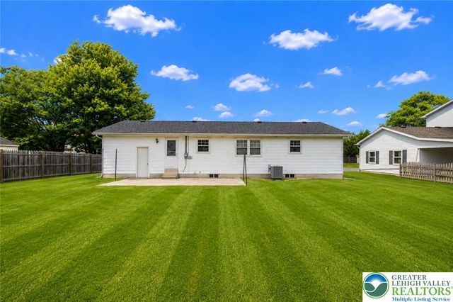 2609 Lynnhurst Drive, Bethlehem City, PA 18017