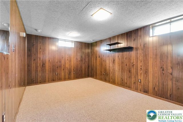 2609 Lynnhurst Drive, Bethlehem City, PA 18017