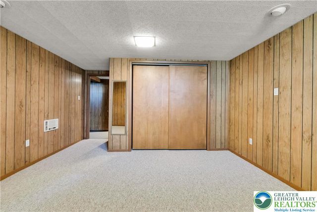 2609 Lynnhurst Drive, Bethlehem City, PA 18017