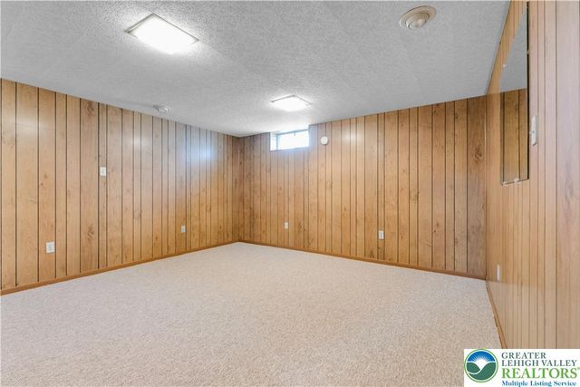 2609 Lynnhurst Drive, Bethlehem City, PA 18017