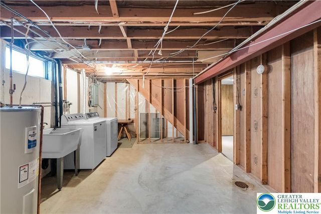 2609 Lynnhurst Drive, Bethlehem City, PA 18017