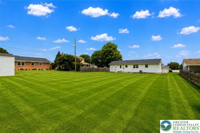 2609 Lynnhurst Drive, Bethlehem City, PA 18017