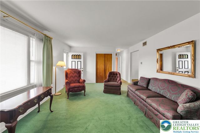 2609 Lynnhurst Drive, Bethlehem City, PA 18017