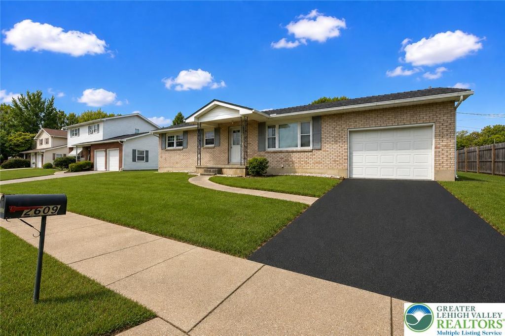 2609 Lynnhurst Drive, Bethlehem City, PA 18017