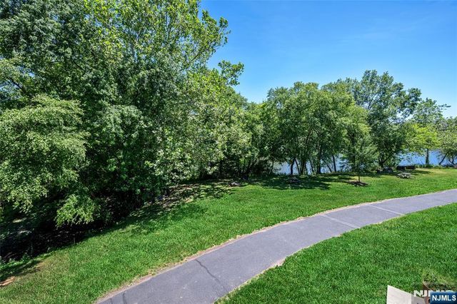300 Main, Little Falls, NJ 07424