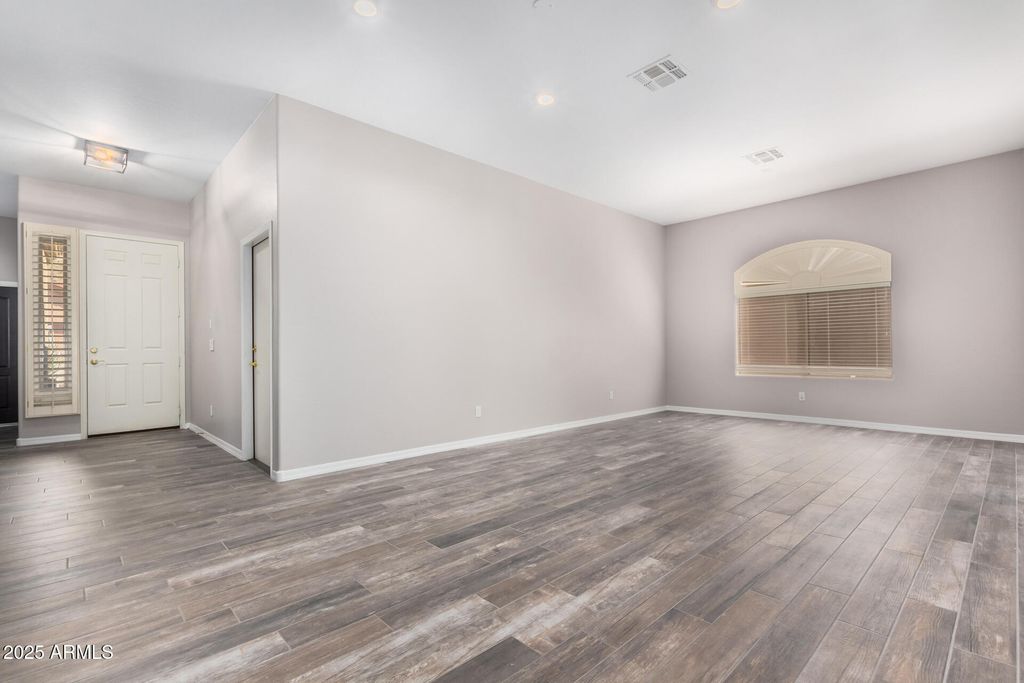 6617 W MOLLY Lane, Phoenix, AZ 85083