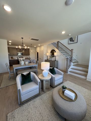 2573 Peaceful Valley Dr, Columbia, TN 38401