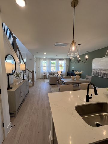 2573 Peaceful Valley Dr, Columbia, TN 38401