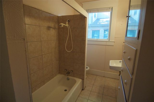 1107 W 22nd ST A, Austin, TX 78705