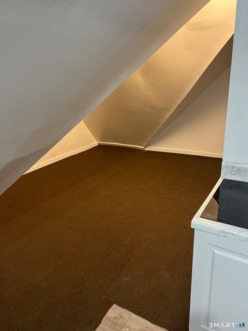 537 Hollister Avenue, Bridgeport, CT 06607