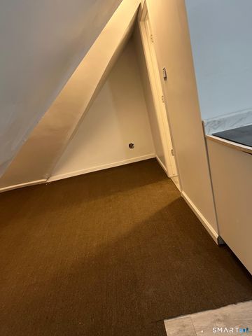 537 Hollister Avenue, Bridgeport, CT 06607