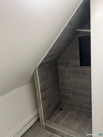 537 Hollister Avenue, Bridgeport, CT 06607