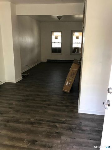 537 Hollister Avenue, Bridgeport, CT 06607