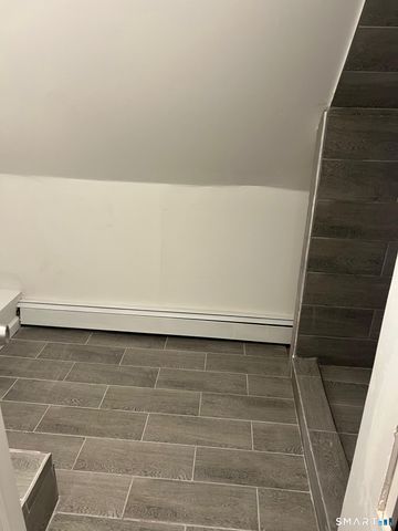 537 Hollister Avenue, Bridgeport, CT 06607