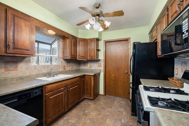 10477 Am Highway, Mountain Grove, MO 65711