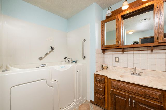 10477 Am Highway, Mountain Grove, MO 65711