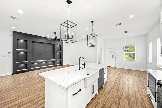 207 Manor Avenue, Arcola, TX 77583