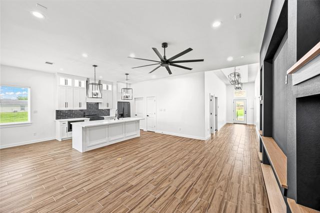 207 Manor Avenue, Arcola, TX 77583