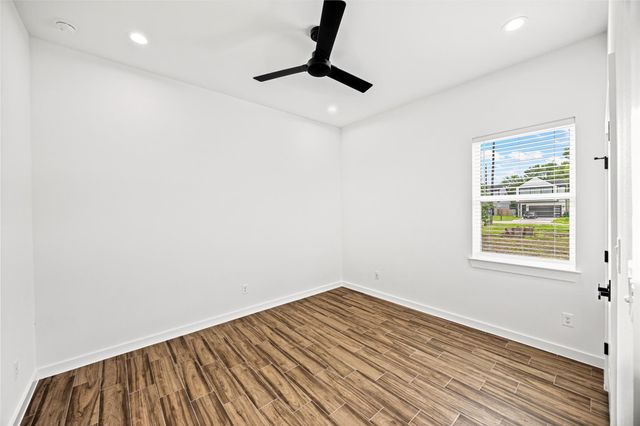 207 Manor Avenue, Arcola, TX 77583