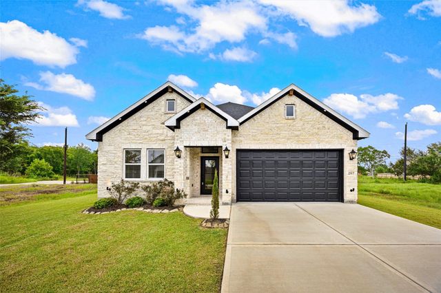 207 Manor Avenue, Arcola, TX 77583