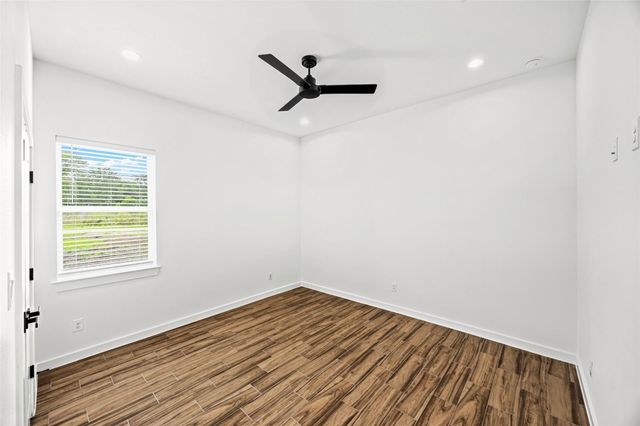 207 Manor Avenue, Arcola, TX 77583