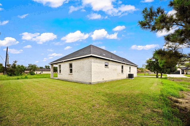 207 Manor Avenue, Arcola, TX 77583