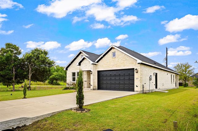 207 Manor Avenue, Arcola, TX 77583
