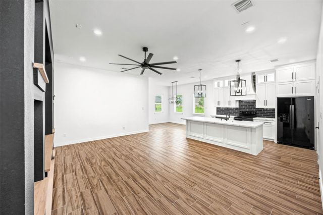 207 Manor Avenue, Arcola, TX 77583