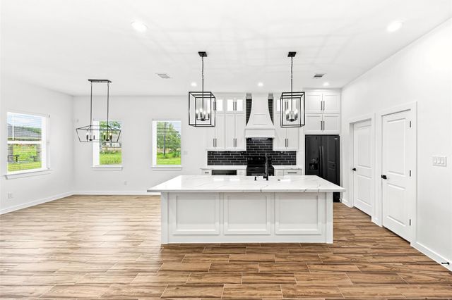 207 Manor Avenue, Arcola, TX 77583