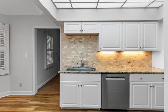 3818 West End Ave Apt 103, Nashville, TN 37205